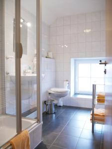 a white bathroom with a toilet and a shower at Bleckmanns Hof in Werne an der Lippe +33 photos