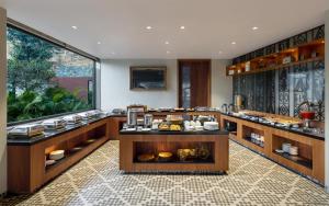 クンバルガルにあるStone Wood Premier Kumbhalgarhの多品展示台