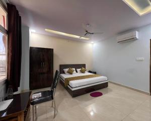 Ένα ή περισσότερα κρεβάτια σε δωμάτιο στο Asha Hotel