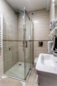 Koupelna v ubytování Prime Hotel Apartmani + 34 fotografií