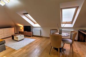 TV a/nebo společenská místnost v ubytování Prime Hotel Apartmani