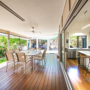 a dining room and kitchen with a table and chairs at Recovery On Discovery Holiday House in Agnes Water