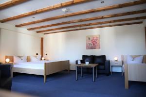 a hotel room with a bed and a table at Hotel zur Isar in Plattling +93 photos