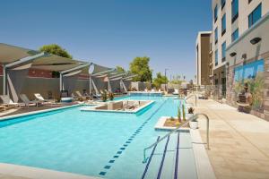 Bazén v ubytování Fairfield Inn & Suites by Marriott Tempe nebo v jeho okolí