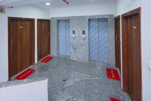 Postel nebo postele na pokoji v ubytování Astha Powai Service Apartment