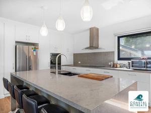 Bayview Retreat Phillip Island的厨房或小厨房