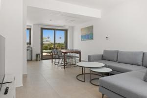 Ruang duduk di Serenity Waves Villa 17
