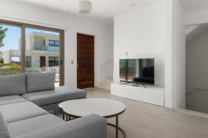 Televisyen dan/atau pusat hiburan di Serenity Waves Villa 17