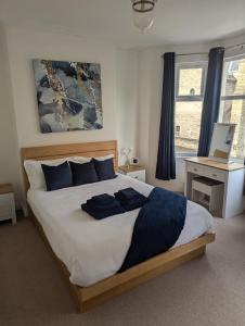 En eller flere senge i et værelse på Prospect House + 15 billeder