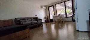 Un lugar para sentarse en Luka & Eka