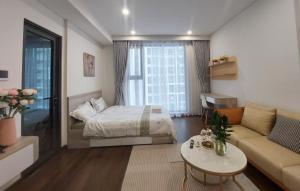 Ένα ή περισσότερα κρεβάτια σε δωμάτιο στο Vinhome Smart CiTy toà D