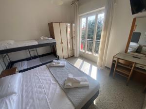 Posteľ alebo postele v izbe v ubytovaní Hotel Ausonia B&B RiMiNi