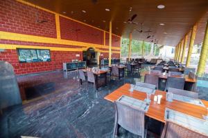 Restaurace v ubytování Dandeli Kali Resort