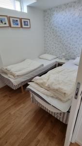 Postel nebo postele na pokoji v ubytování Saltögården