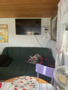 Una televisión o centro de entretenimiento en Dövared