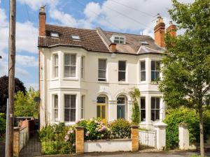 a large white house with a fence at Spacious Family 3Bed on Leam Terrace with Parking Pass the Keys in Leamington Spa
