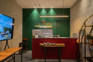 Daegu Eastern Hotel Lions Park的电视和/或娱乐中心