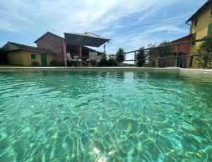 The swimming pool at or close to La Valle dei Vigher