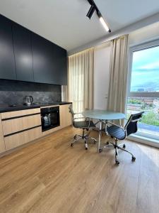 Køkken eller tekøkken på BnP Luxury Old Town 24h check-in, Business and Pleasure