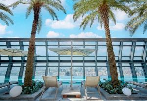 Bazén v ubytování Caesar Park Hotel Banqiao nebo v jeho okolí