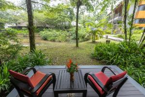 Zahrada ubytování Khaolak Wanaburee Resort - SHA Extra Plus