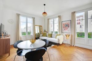 Χώρος καθιστικού στο Luminous Apartment