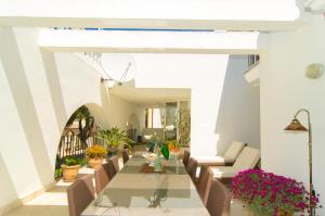 a dining room with a glass table and chairs at Apartment White Pearl Beach in Marbella