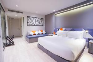 Postel nebo postele na pokoji v ubytování Maybis Hotel