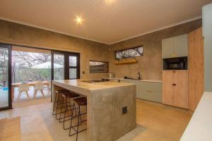 Η κουζίνα ή μικρή κουζίνα στο Longneck Luxury Bush Lodge