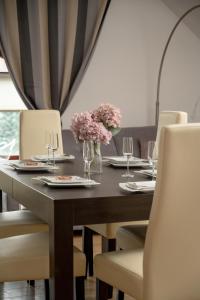Posedenie v ubytovaní Jasny Dwupoziomowy Apartament we Wrocławiu by Noclegi Renters