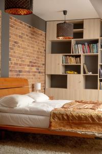 Posteľ alebo postele v izbe v ubytovaní Jasny Dwupoziomowy Apartament we Wrocławiu by Noclegi Renters