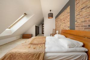 Posteľ alebo postele v izbe v ubytovaní Jasny Dwupoziomowy Apartament we Wrocławiu by Noclegi Renters