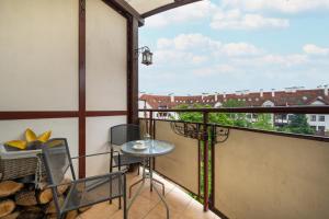 Balkón alebo terasa v ubytovaní Jasny Dwupoziomowy Apartament we Wrocławiu by Noclegi Renters
