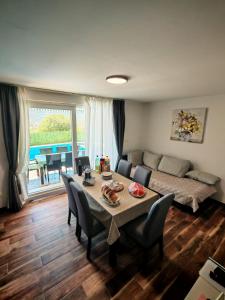 Posedenie v ubytovaní Villa Croatia Sea View with heated pool
