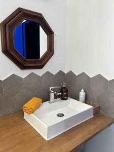 a bathroom sink with a mirror on top of it at Chambre proche Stade de France, métro à 5min in Saint-Denis