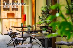 Reštaurácia alebo iné gastronomické zariadenie v ubytovaní Hotel Merkur - Czech Leading Hotels