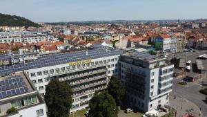 Nespecifikovaný výhled na destinaci Praha nebo výhled na město při pohledu z hotelu