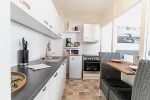 Η κουζίνα ή μικρή κουζίνα στο Koje Sansibar +5 φωτογραφίες