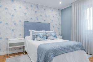 Postel nebo postele na pokoji v ubytování Home Luxury - Villagarcía + 2 fotografie