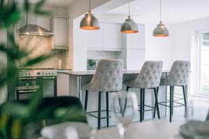 Η κουζίνα ή μικρή κουζίνα στο Wiske House Free Parking & Fast WiFi +13 φωτογραφίες