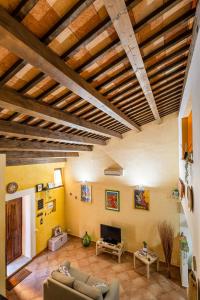 a living room with a couch and a tv at Carmine House in Monreale