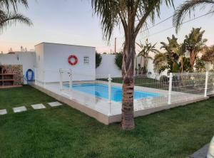 Bazén v ubytování La Casita de la Florida nebo v jeho okolí