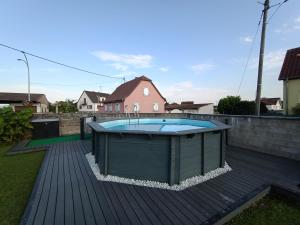 Bazen v nastanitvi oz. blizu nastanitve Gîte Chez l'Oncle Paul