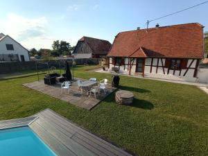 Bazen v nastanitvi oz. blizu nastanitve Gîte Chez l'Oncle Paul