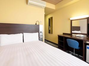Postel nebo postele na pokoji v ubytování Comfort Hotel Kariya