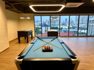 Sunway Velocity 2 -- Dual Key X Child Friendly with Comfy Home by Cowidea内的一张台球桌
