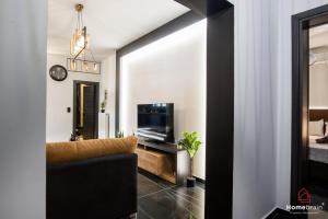 TV a/nebo společenská místnost v ubytování EDWARD Luxury Suite by homebrain