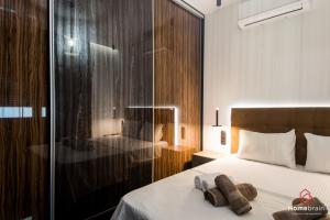 Postel nebo postele na pokoji v ubytování EDWARD Luxury Suite by homebrain