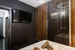 Postel nebo postele na pokoji v ubytování EDWARD Luxury Suite by homebrain
