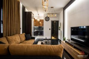 TV a/nebo společenská místnost v ubytování EDWARD Luxury Suite by homebrain